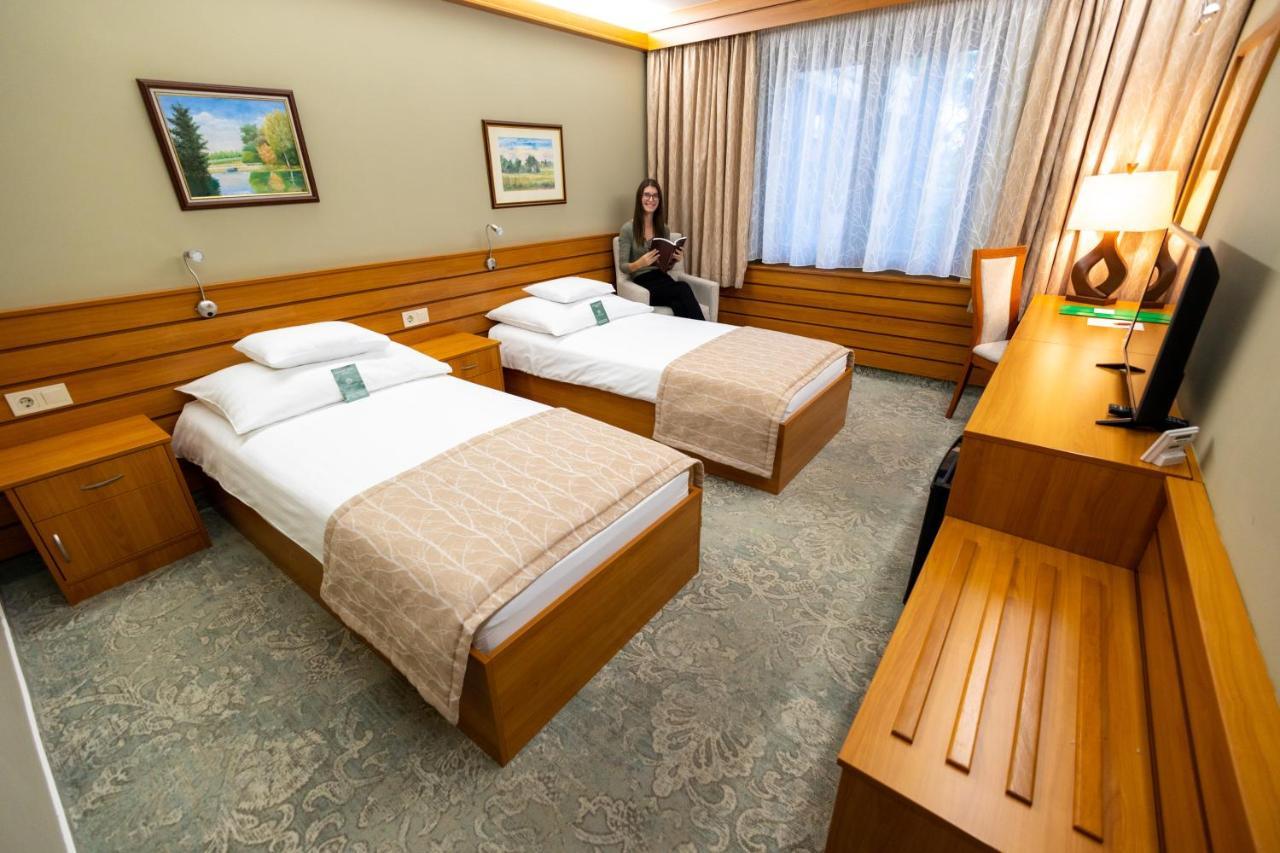 Hotel Club Tisza Lakitelek Ngoại thất bức ảnh